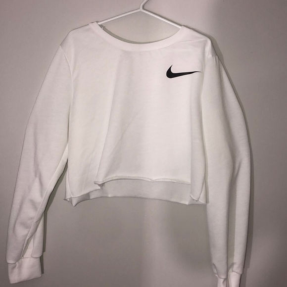 Nike Tops - Nike cropped crewneck